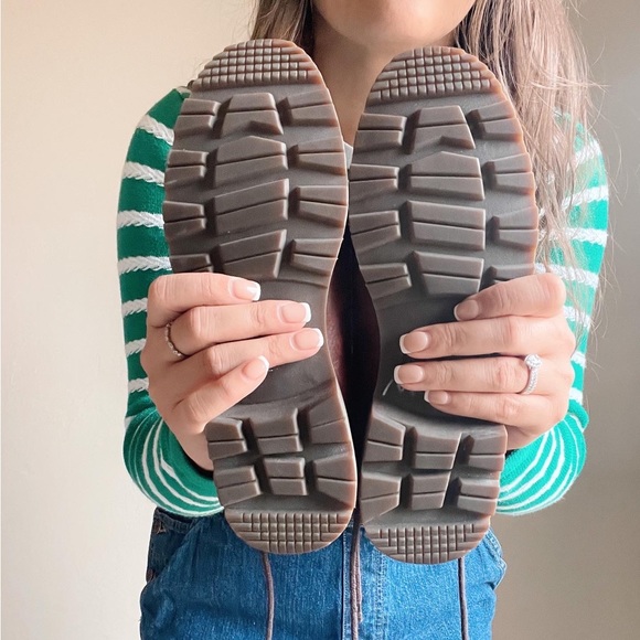 BROWN LEATHER TIMBERLANDS - Picture 2 of 3